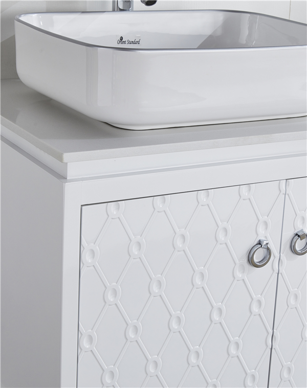 মিরর করা বাথরুম ক্যাবিনেট GGP39