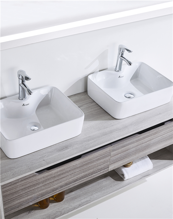 ভ্যানিটি GGM04